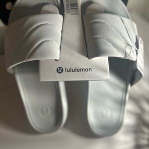 Lululemon restfeel women’s sandals
Condition: excellent never worn
